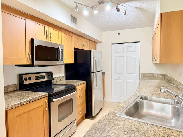3153 Clint Moore Road 108, Boca Raton, FL 33496