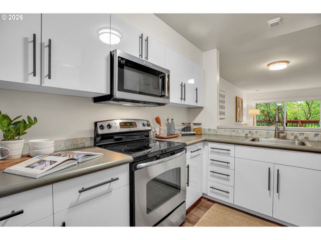 23925 Ne TREEHILL Dr, Wood Village, OR 97060