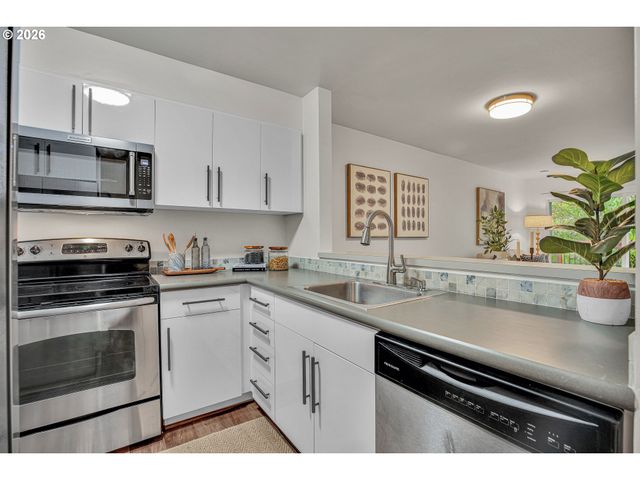 23925 Ne TREEHILL Dr, Wood Village, OR 97060