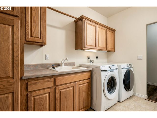 17124 Se Manley St, Portland, OR 97236