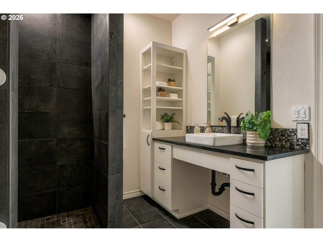 17124 Se Manley St, Portland, OR 97236