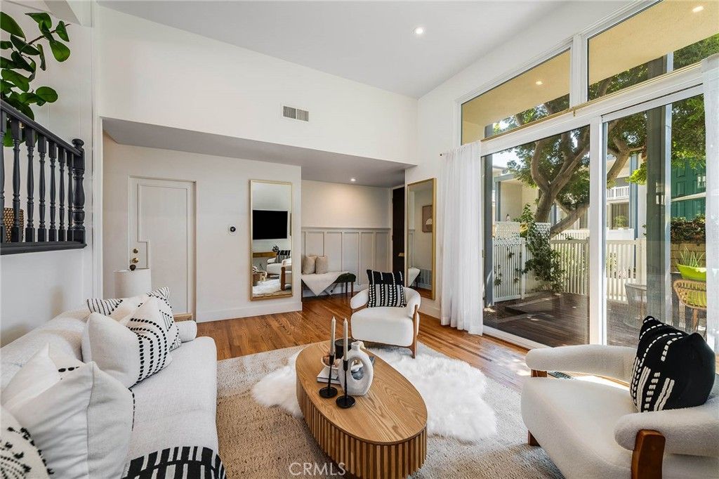 340 N Clybourn Avenue, Burbank, CA 91505 — photo 2