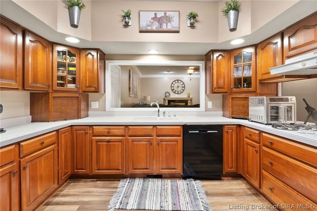 2415 Plum Woods Drive, Sellersburg, IN 47172
