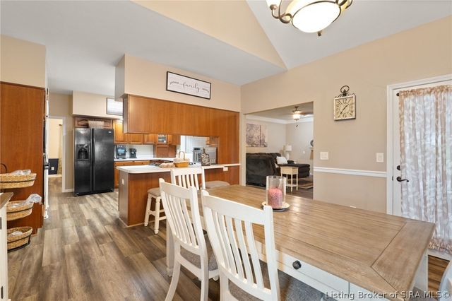 2415 Plum Woods Drive, Sellersburg, IN 47172