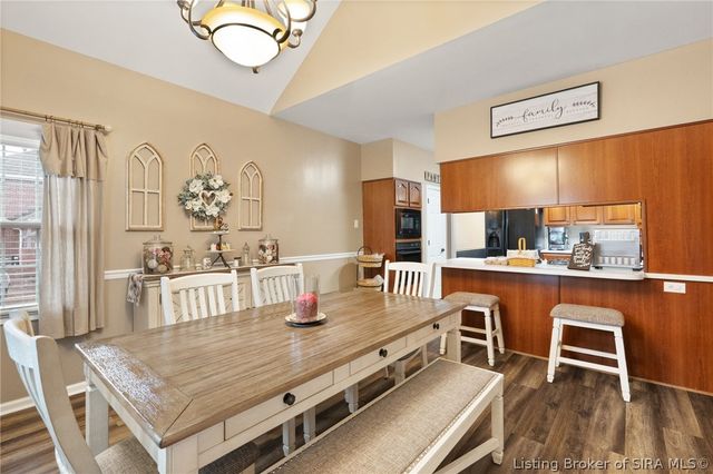 2415 Plum Woods Drive, Sellersburg, IN 47172