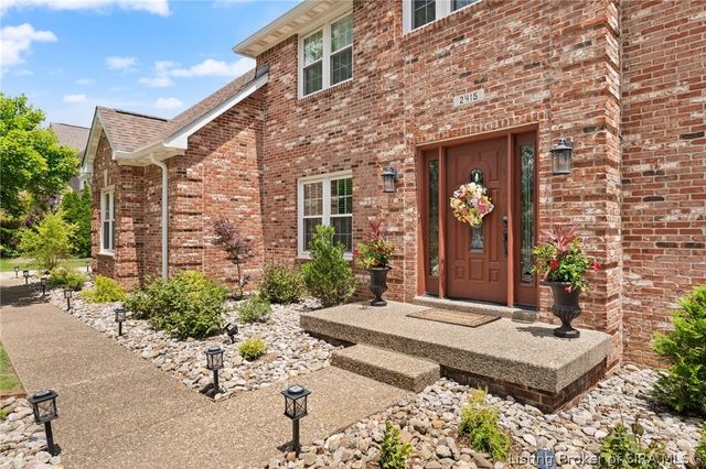 2415 Plum Woods Drive, Sellersburg, IN 47172
