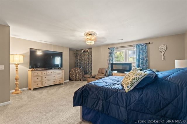 2415 Plum Woods Drive, Sellersburg, IN 47172