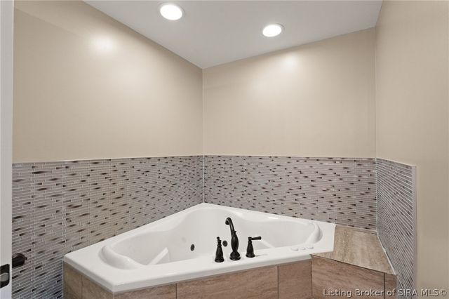 2415 Plum Woods Drive, Sellersburg, IN 47172