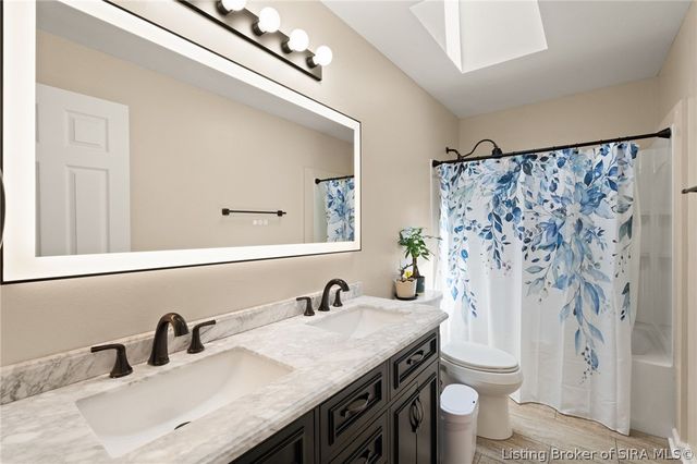 2415 Plum Woods Drive, Sellersburg, IN 47172