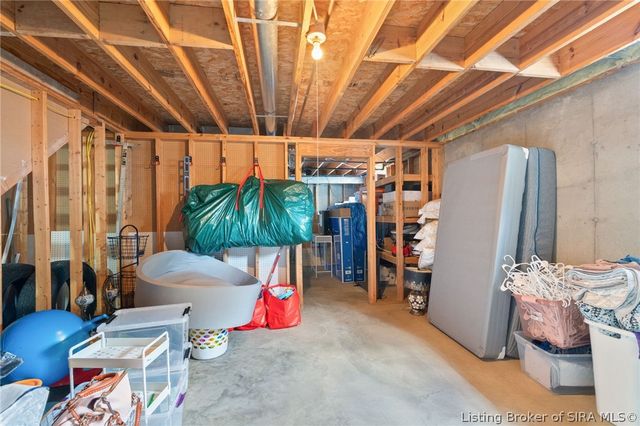 2415 Plum Woods Drive, Sellersburg, IN 47172
