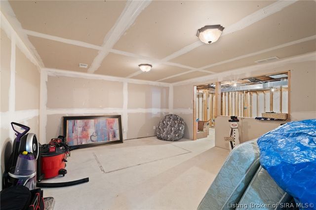 2415 Plum Woods Drive, Sellersburg, IN 47172