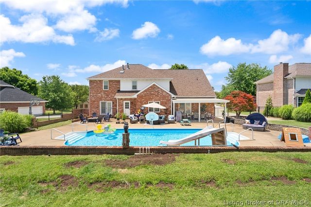 2415 Plum Woods Drive, Sellersburg, IN 47172