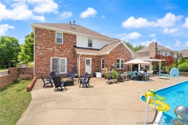 2415 Plum Woods Drive, Sellersburg, IN 47172
