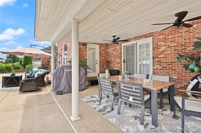 2415 Plum Woods Drive, Sellersburg, IN 47172