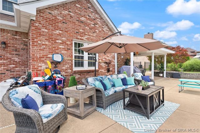 2415 Plum Woods Drive, Sellersburg, IN 47172