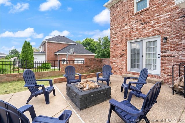 2415 Plum Woods Drive, Sellersburg, IN 47172