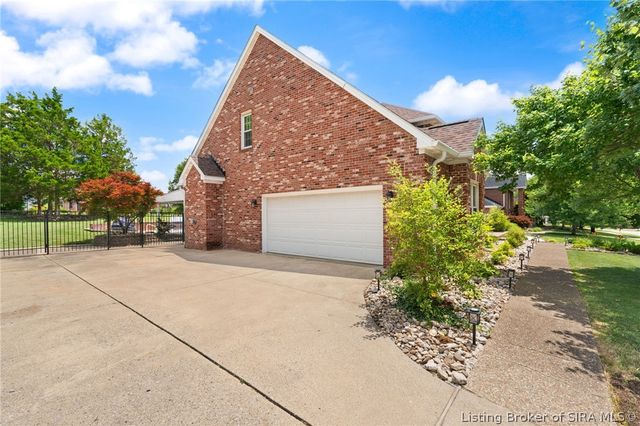 2415 Plum Woods Drive, Sellersburg, IN 47172
