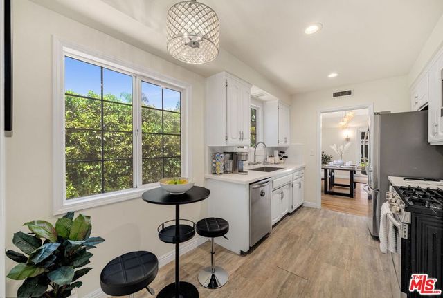 9134 Swinton Avenue, North Hills, CA 91343