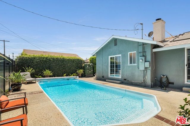 9134 Swinton Avenue, North Hills, CA 91343