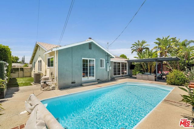 9134 Swinton Avenue, North Hills, CA 91343