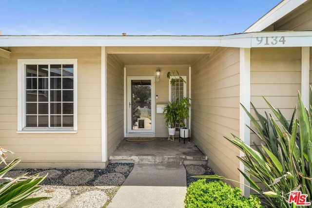 9134 Swinton Avenue, North Hills, CA 91343