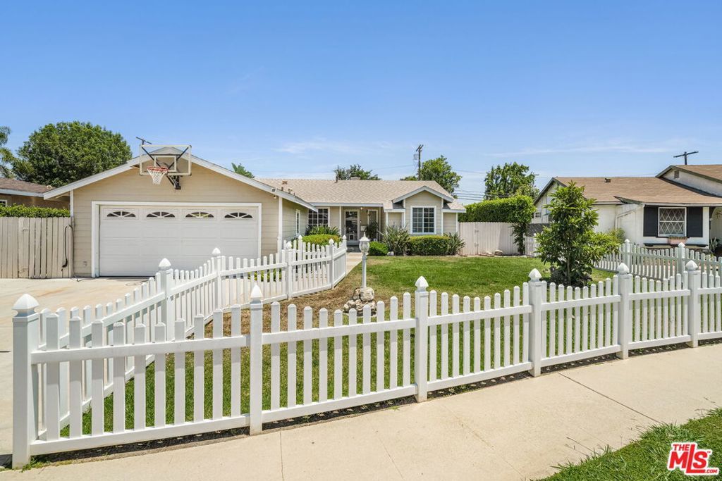 9134 Swinton Avenue, North Hills, CA 91343