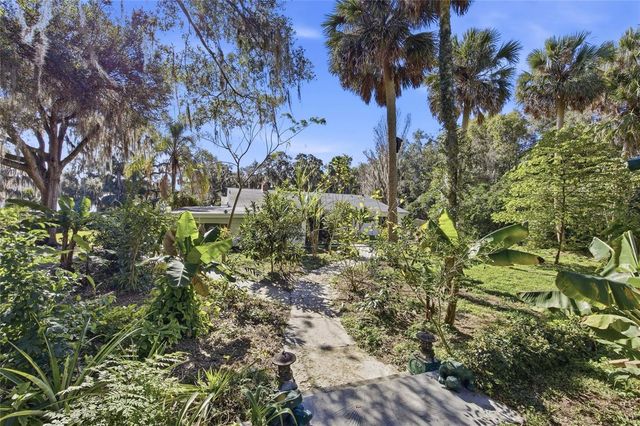 280 PALM COURT, Umatilla, FL 32784