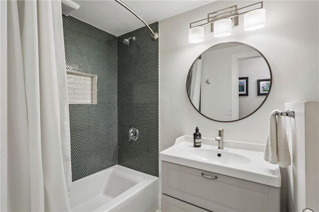 2632 Peachtree Road NW 302B, Atlanta, GA 30305