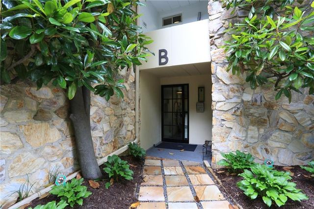 2632 Peachtree Road NW 302B, Atlanta, GA 30305