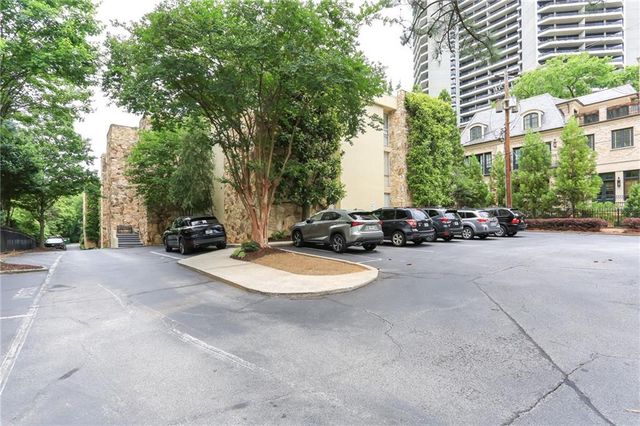 2632 Peachtree Road NW 302B, Atlanta, GA 30305