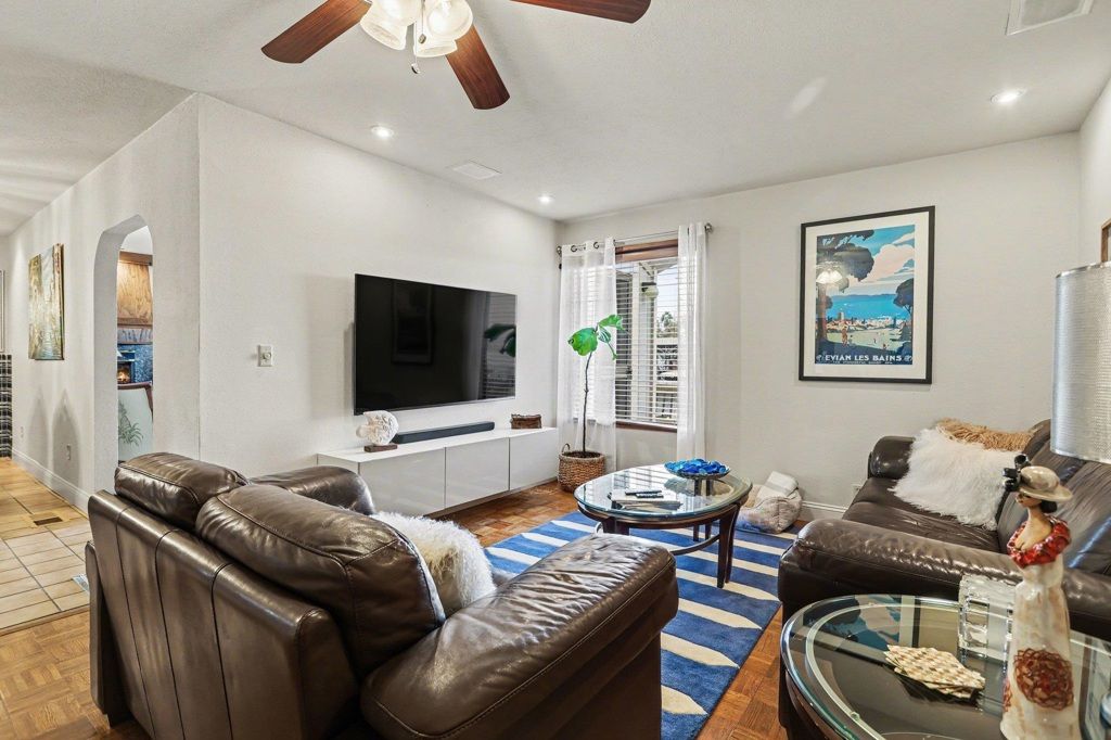 Image 5 of property listing at 5726 5726 Marlin Dr, Discovery Bay, CA 94505