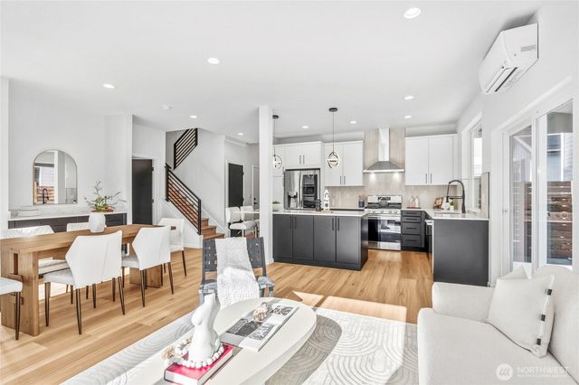 10708 Linden Avenue N, Seattle, WA 98133