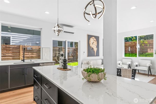 10708 Linden Avenue N, Seattle, WA 98133