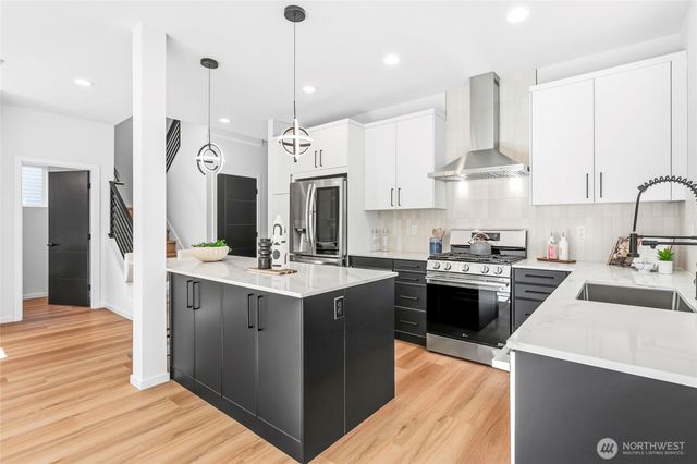 10708 Linden Avenue N, Seattle, WA 98133