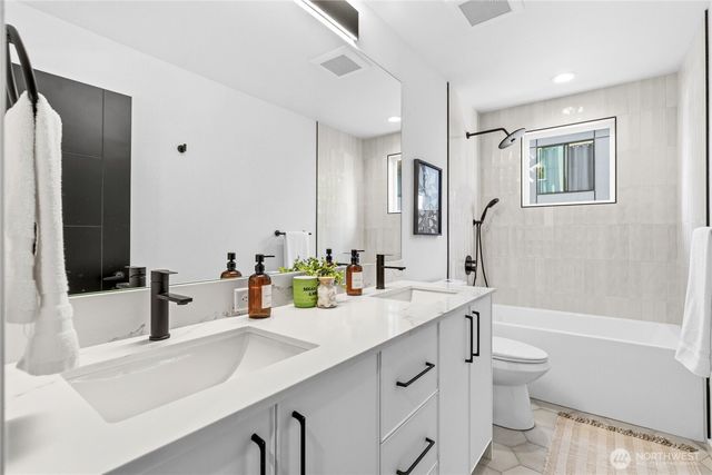 10708 Linden Avenue N, Seattle, WA 98133