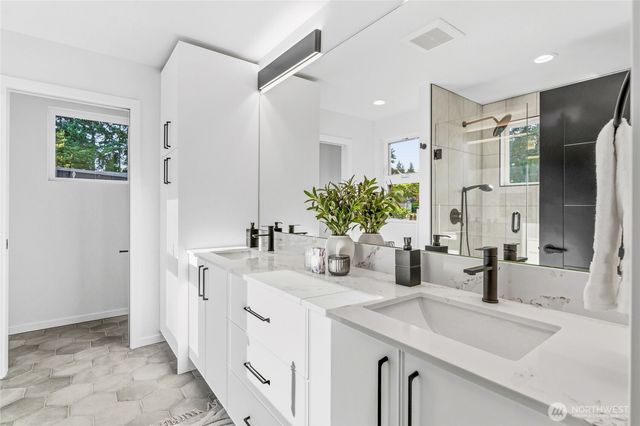 10708 Linden Avenue N, Seattle, WA 98133