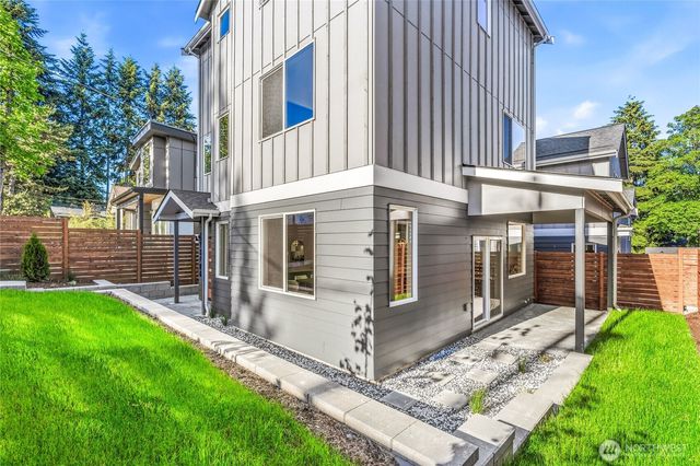 10708 Linden Avenue N, Seattle, WA 98133