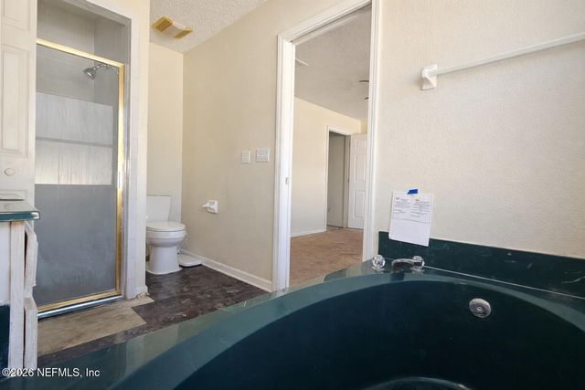 735 CHESTNUT OAK Drive, Jacksonville, FL 32218