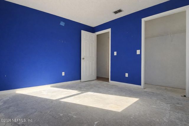 735 CHESTNUT OAK Drive, Jacksonville, FL 32218