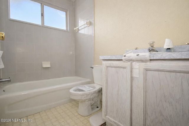 735 CHESTNUT OAK Drive, Jacksonville, FL 32218