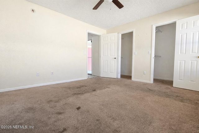 735 CHESTNUT OAK Drive, Jacksonville, FL 32218