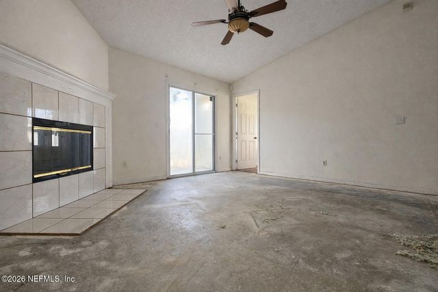 735 CHESTNUT OAK Drive, Jacksonville, FL 32218