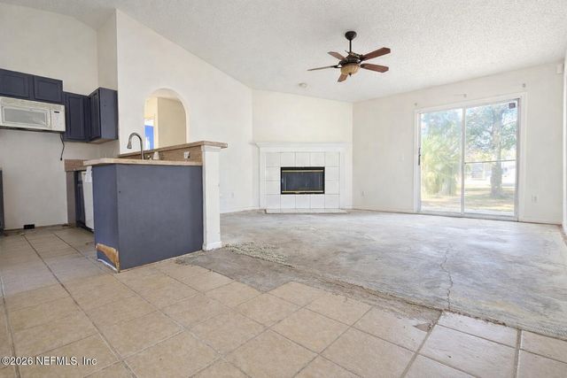 735 CHESTNUT OAK Drive, Jacksonville, FL 32218