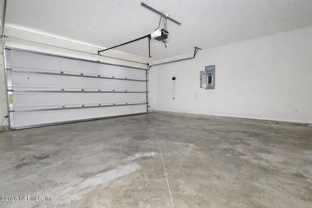 735 CHESTNUT OAK Drive, Jacksonville, FL 32218