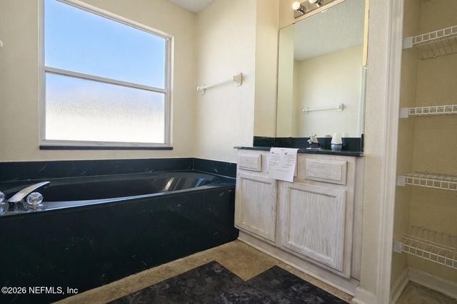 735 CHESTNUT OAK Drive, Jacksonville, FL 32218