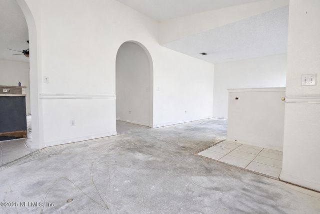 735 CHESTNUT OAK Drive, Jacksonville, FL 32218