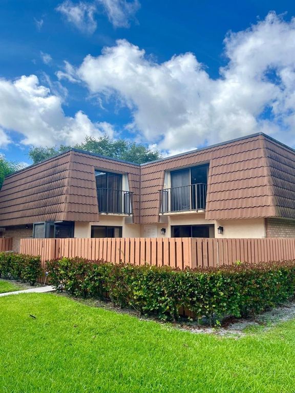 185 Charter Way, West Palm Beach, FL 33407