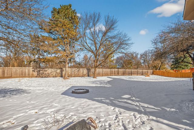 7001 Beacon Circle, Eden Prairie, MN 55346