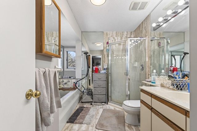 7001 Beacon Circle, Eden Prairie, MN 55346