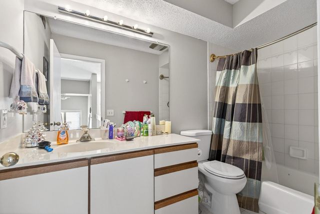 7001 Beacon Circle, Eden Prairie, MN 55346